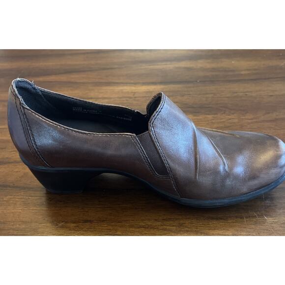 Clarks Women’s 7M Partridge Slip On Brown Leather Pleated Loafer, Teachercore - Picture 6 of 9